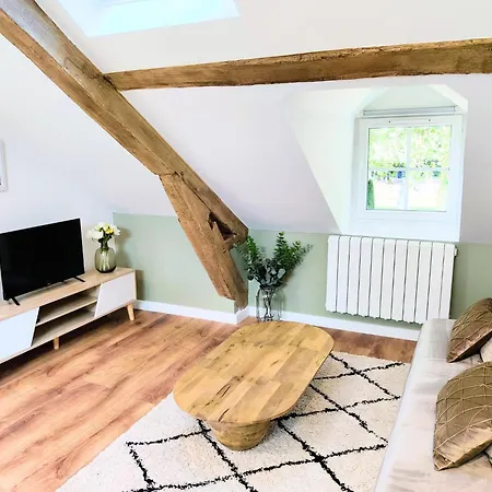 Joli & Mansarde - Le Jardin De L'eveche A Votre Fenetre * リジュー