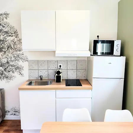 Apartment Joli Mansarde Au Calme - Le Jardin De L'eveche A Votre Fenetre Lisieux
