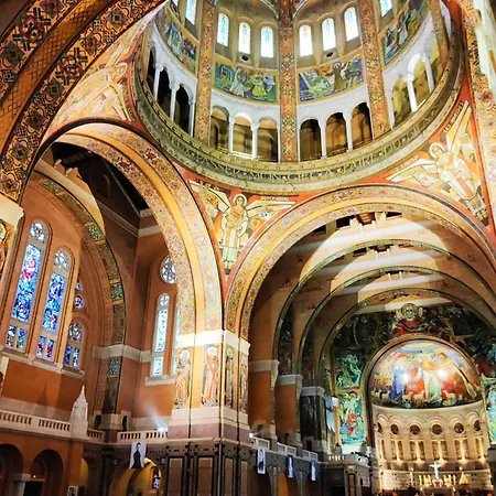 Apartman Joli & Mansarde - Le Jardin De L'eveche A Votre Fenetre Lisieux