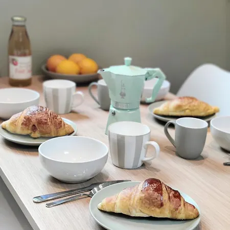 Joli & Mansarde - Le Jardin De L'eveche A Votre Fenetre Lisieux