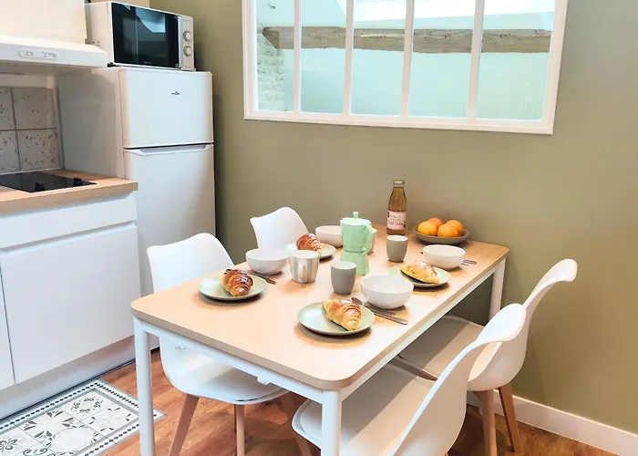 Joli & Mansarde - Le Jardin De L'eveche A Votre Fenetre Διαμέρισμα Lisieux