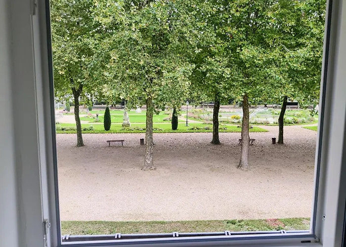 Joli & Mansarde - Le Jardin De L'eveche A Votre Fenetre アパート リジュー